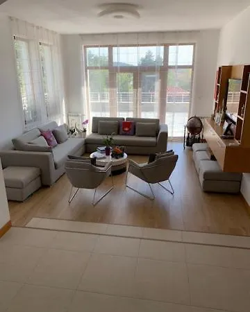 луксозна - стрелча, джакузи с минерална вода