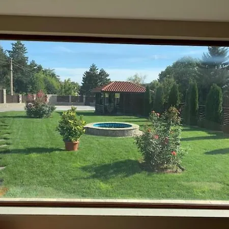 луксозна - стрелча, джакузи с минерална вода Villa