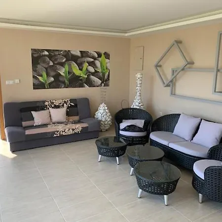 луксозна - стрелча, джакузи с минерална вода * Strelcea