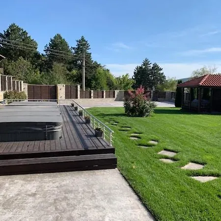 луксозна - стрелча, джакузи с минерална вода Villa *