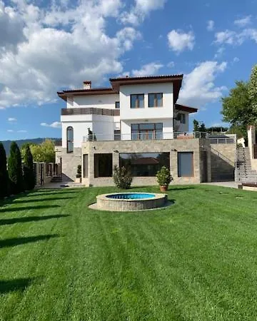 луксозна - стрелча, джакузи с минерална вода Villa *
