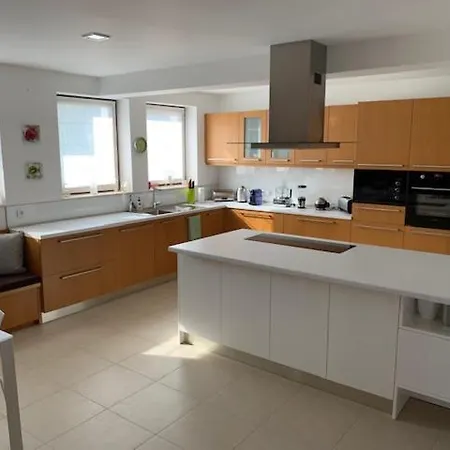 луксозна - стрелча, джакузи с минерална вода