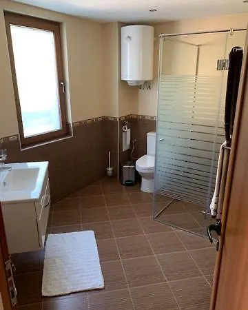 луксозна - стрелча, джакузи с минерална вода