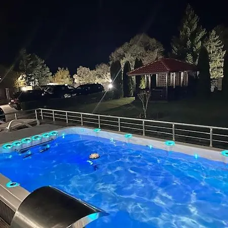 луксозна - стрелча, джакузи с минерална вода Villa