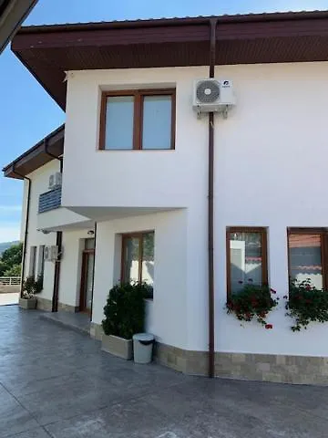 луксозна - стрелча, джакузи с минерална вода ストレルチャ