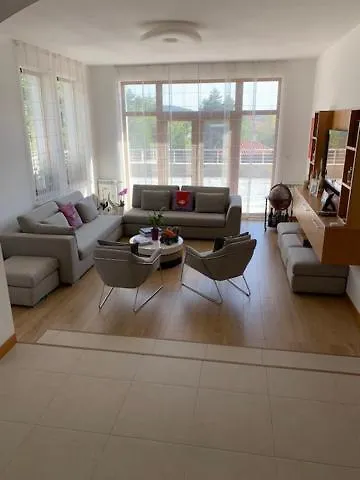 луксозна - стрелча, джакузи с минерална вода