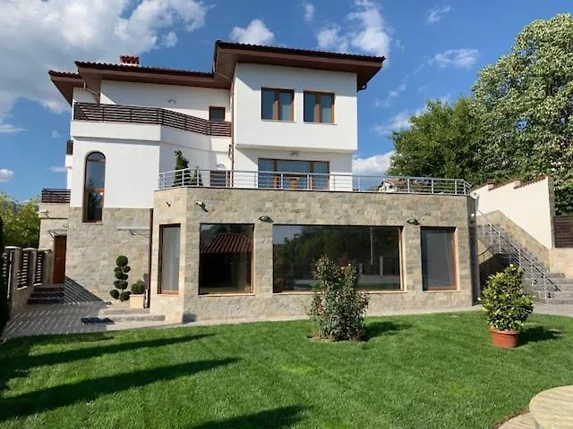 ヴィラ луксозна - стрелча, джакузи с минерална вода *