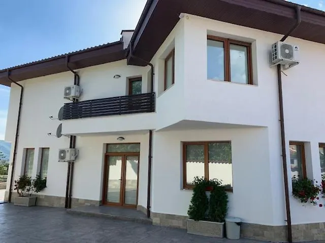 ヴィラ луксозна - стрелча, джакузи с минерална вода