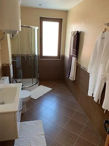 ヴィラ луксозна - стрелча, джакузи с минерална вода