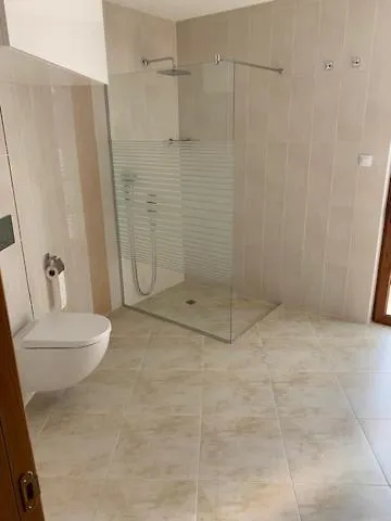 луксозна - стрелча, джакузи с минерална вода ストレルチャ