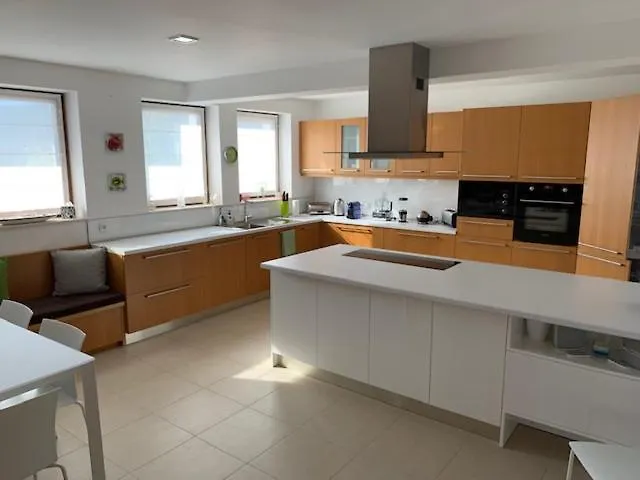 луксозна - стрелча, джакузи с минерална вода