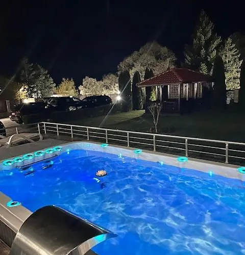 луксозна - стрелча, джакузи с минерална вода ヴィラ